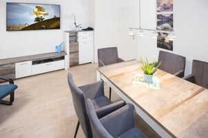 Family Apartment | In-room dining