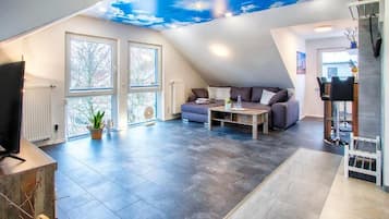 Panoramic Apartment | 1 bedroom, hypo-allergenic bedding, individually decorated
