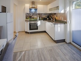 Basic Apartment | Private kitchen