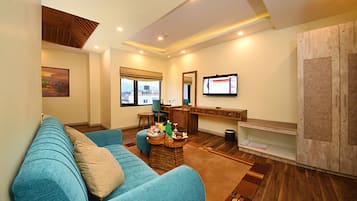 Junior-suite | 1 soveværelse, egyptiske bomuldslagner, premium-sengetøj, minibar