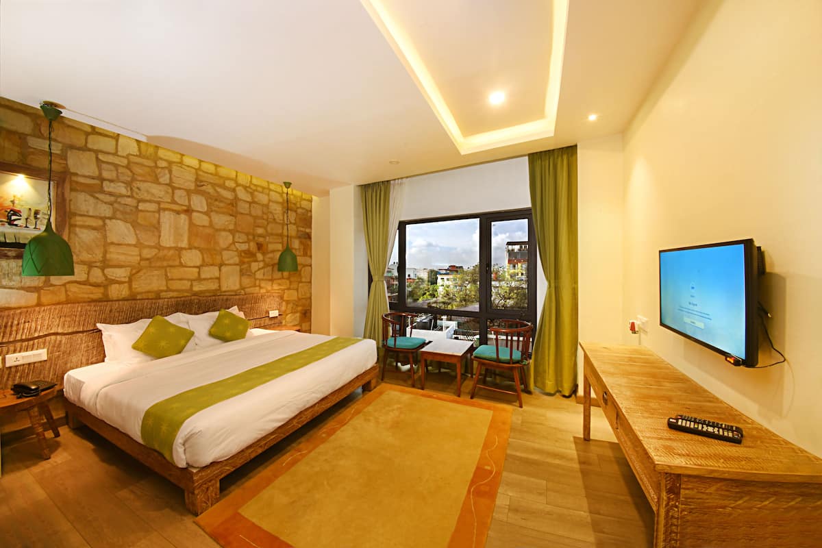 Phòng đôi Deluxe, 1 phòng ngủ, không hút thuốc, quang cảnh thành phố | Bộ trải giường bằng vải cotton Ai Cập, bộ đồ giường cao cấp, minibar 