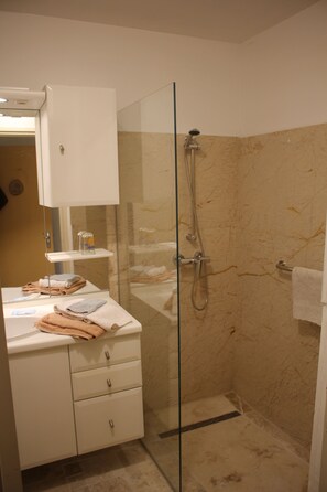 Shower, towels