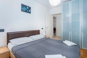 1 bedroom, iron/ironing board, bed sheets