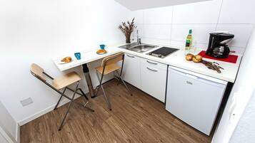 Fridge, microwave, stovetop, coffee/tea maker