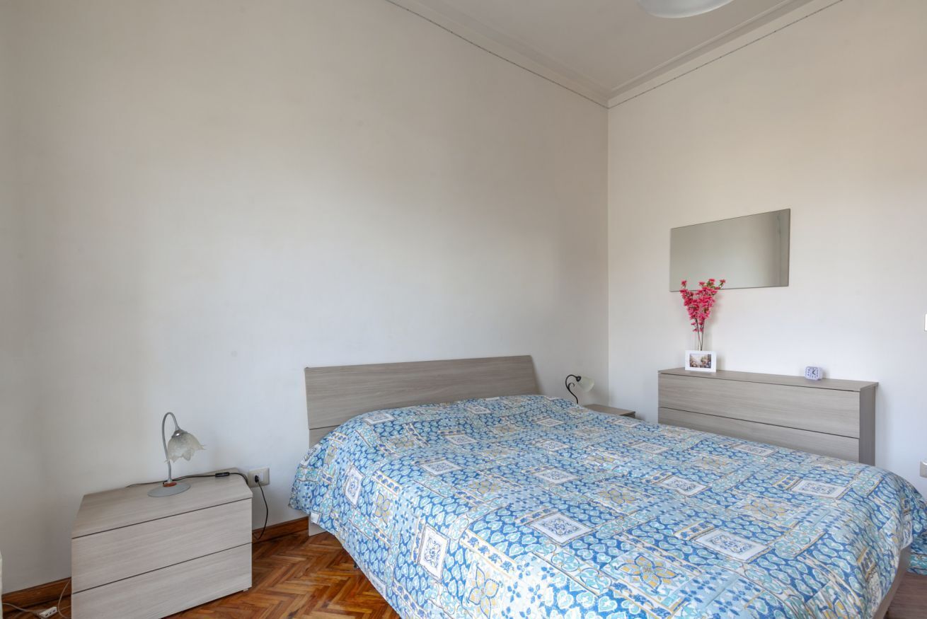 3 bedrooms, iron/ironing board, internet, bed sheets