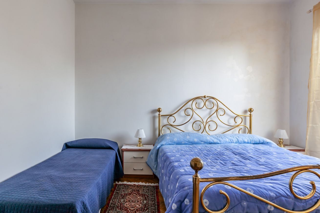 3 habitaciones, tabla de planchar con plancha, internet y ropa de cama 