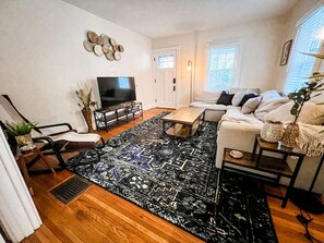 Smart TV, computer monitors