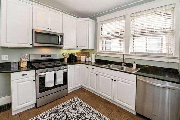 Fridge, microwave, oven, dishwasher - The Home at South Madison | Cincy! (Cincinnati)