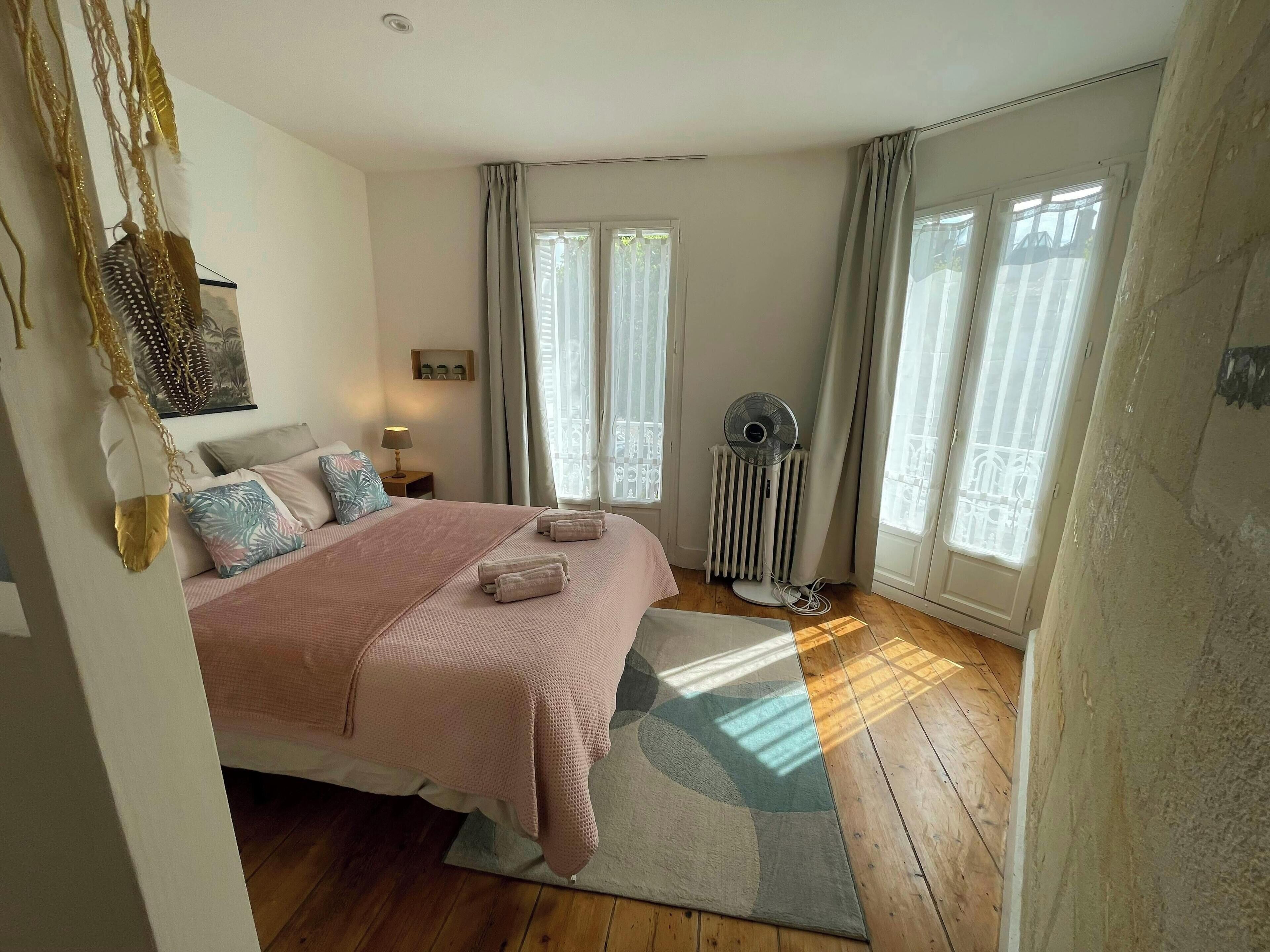 1 soverom, skrivebord, strykejern/-brett og wi-fi