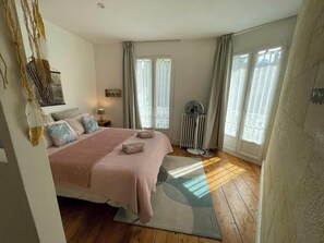 1 soverom, skrivebord, strykejern/-brett og wi-fi