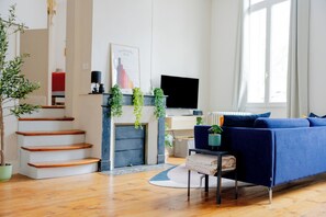 Unclassified image, 3 of 30, button