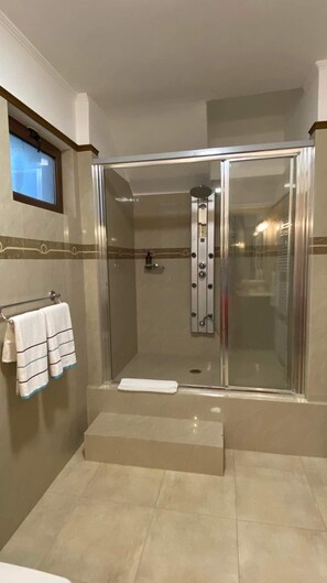 Bathroom - Elounda Blue Luxury Villa (Agios Nikolaos)
