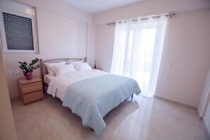 3 chambres, fer et planche à repasser, Wi-Fi gratuit, draps fournis