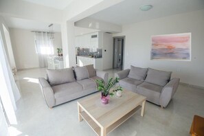 Älytelevisio, takka, kirjoja