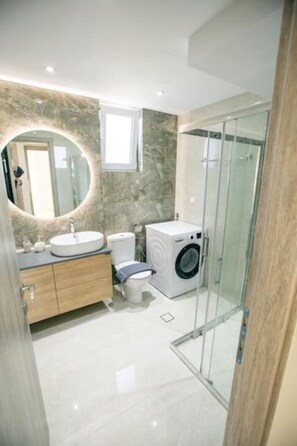 Dusche, Haartrockner, Handtücher, Seife