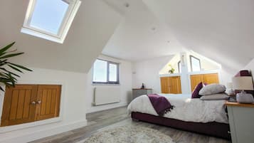 2 bedrooms, iron/ironing board, internet, bed sheets