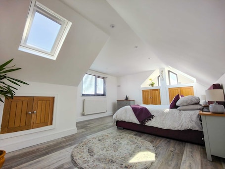2 soverom, strykejern/-brett, wi-fi og sengetøy. Surfers Lodge, Rest Bay, Porthcawl