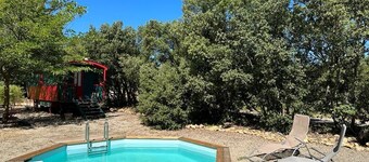 Roulotte with air conditioning and private pool in Tourtour