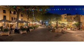 Outdoor dining - Roulotte with air conditioning and private pool in Tourtour (Tourtour)