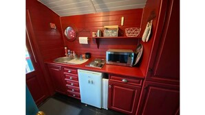 A compact kitchen with a sink, microwave, and small refrigerator. - Roulotte with air conditioning and private pool in Tourtour (Tourtour)