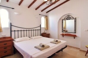 2 bedrooms, WiFi, bed sheets - Ina's vacation home (Teulada)