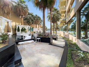 حمّام سباحة خارجي