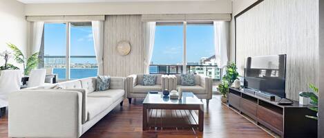 Deluxe Apartment | Living area