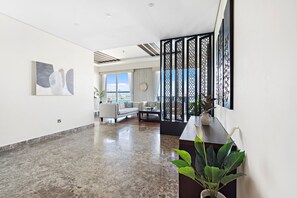 Deluxe Apartment | Living area