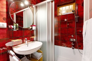 Douche, serviettes fournies