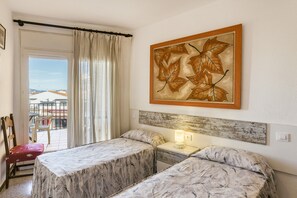 2 bedrooms, bed sheets