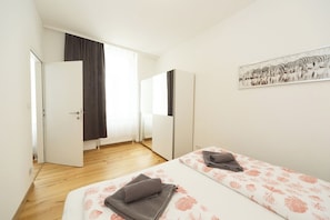 1 habitación, tabla de planchar con plancha, wifi gratis y ropa de cama