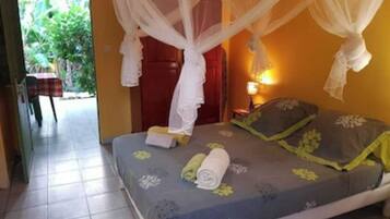 1 soverom, safe på rommet, strykejern/-brett og reiseseng for barn