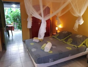 1 chambre, coffres-forts dans les chambres, fer et planche à repasser