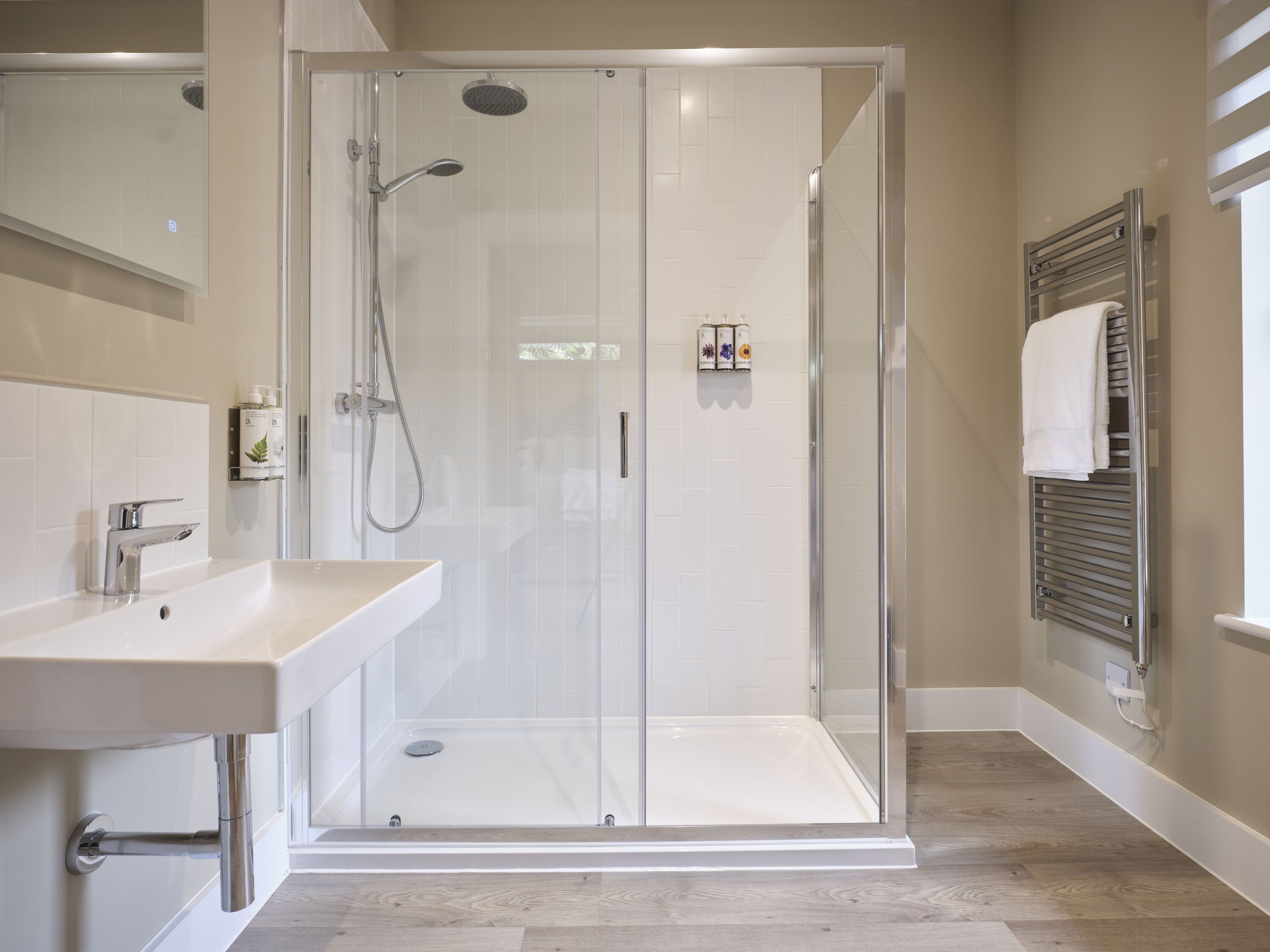 Designer toiletartikelen, handdoeken, zeep, shampoo