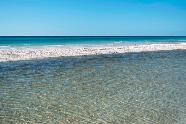 Una spiaggia nelle vicinanze