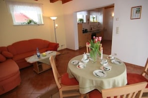 Dining - Cozy apartment with a view of the beautiful Spreewald. (Burg)
