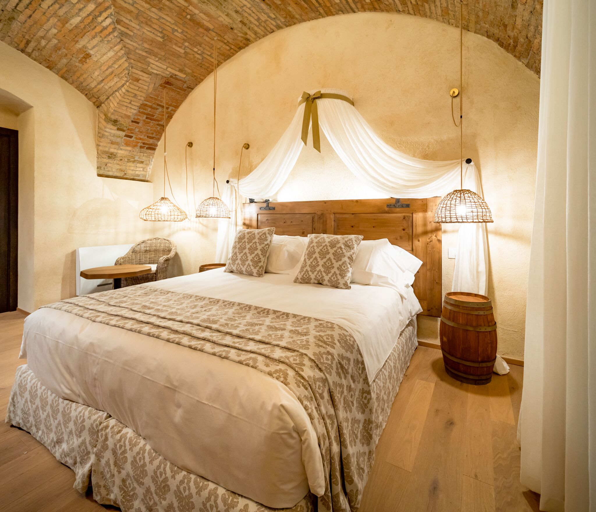 Comfort Room, Pool Access, Garden View | Minibar, individually furnished, desk, cots/infant beds