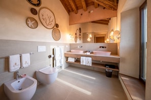 Romantic Room, Vineyard View