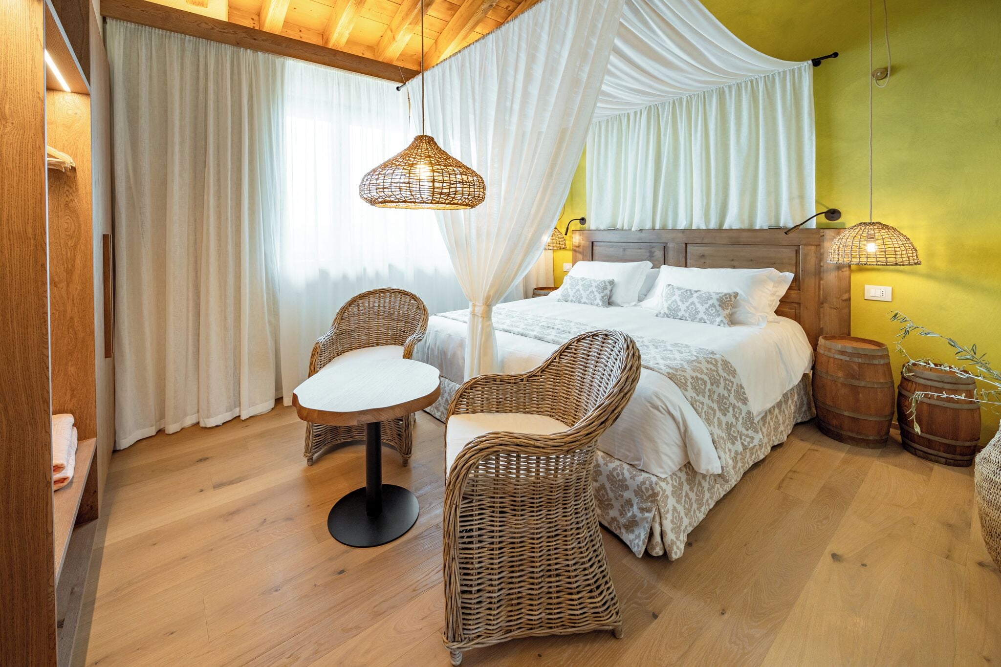 Minibar, individually furnished, desk, cots/infant beds