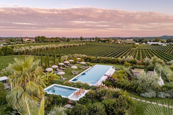 2 ulkouima-allasta avoinna 8.00–20.00, ilmaisia cabañoita