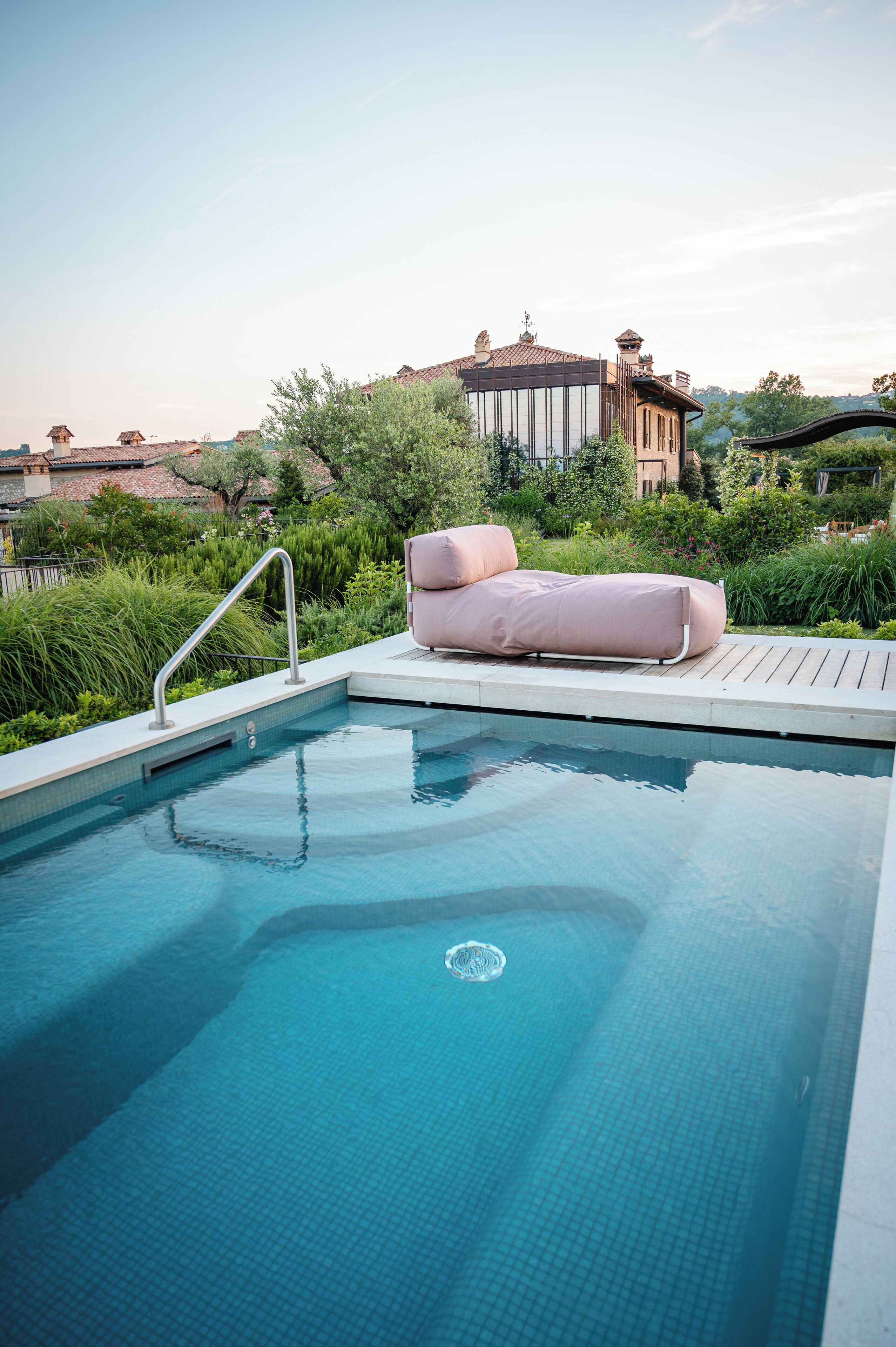 Sauna, hot tub, deep-tissue massages, sports massages