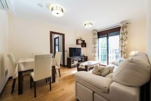 Älytelevisio, kirjoja, stereot