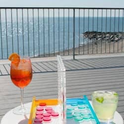 供應午餐、晚餐和早午餐,海灘景觀