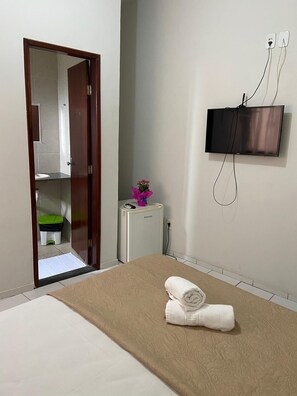 Chambre Simple, 1 chambre, salle de bains attenante | Wi-Fi gratuit, draps fournis