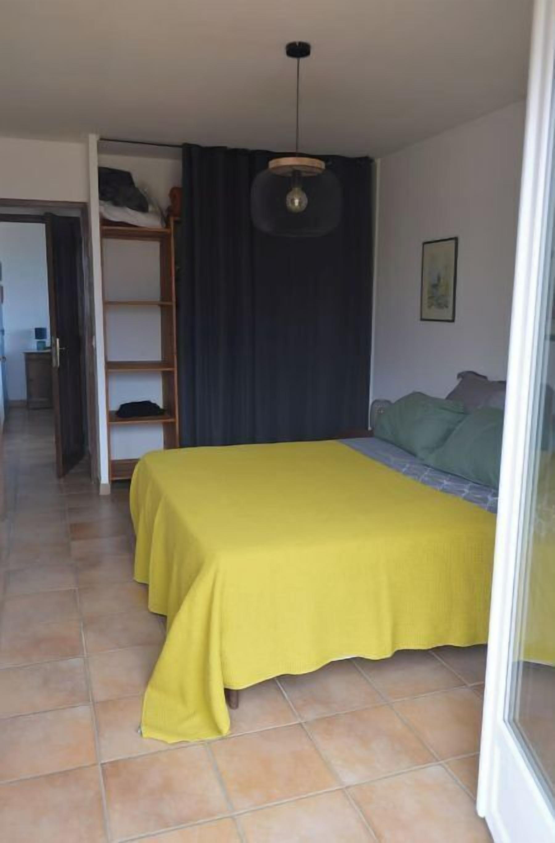 2 bedrooms, desk, soundproofing, iron/ironing board