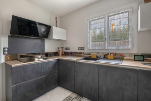 Réfrigérateur, micro-ondes, four, lave-vaisselle