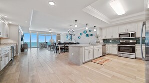 Private kitchen - New Complex!! Beachfront, Lazy River and Slide! (Orange Beach)