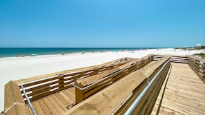 On the beach - New Complex!! Parking Level! Beachfront, Lazy River and Slide! (Orange Beach)