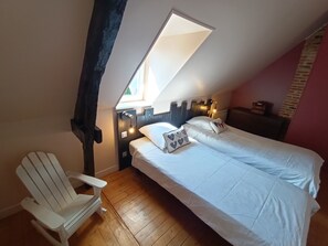 4 bedrooms, iron/ironing board, travel cot, free WiFi - COTTAGE WITH ANIMAL PARK NEAR HONFLEUR, DEAUVILLE, LE HAVRE (Manneville-la-Raoult)