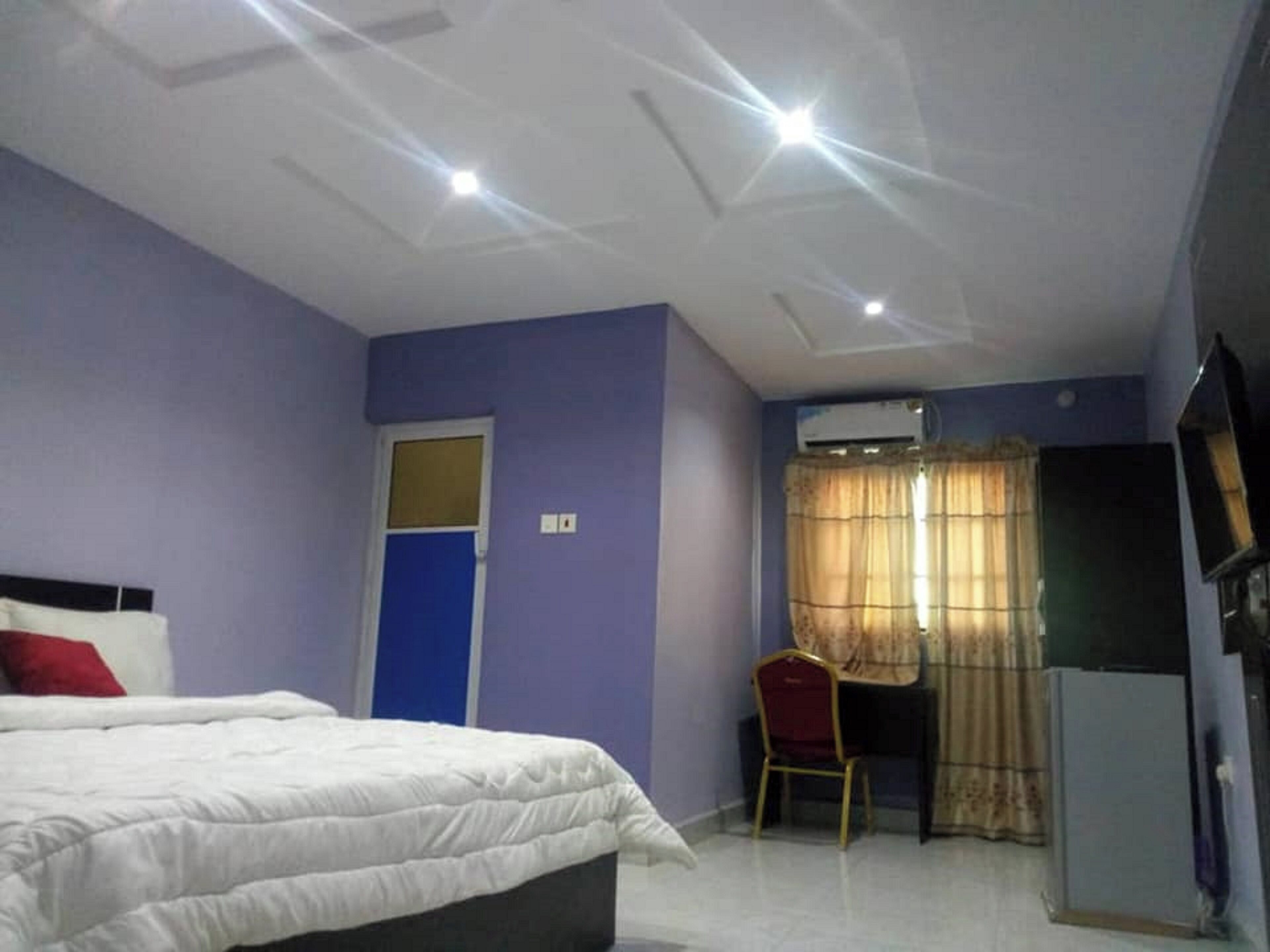 Habitación presidencial doble | Ropa de cama de alta calidad y escritorio